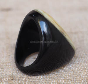 Anillo de cuerno de búfalo hecho a mano de mejor calidad, joyería de cuerno de estilo de amor grueso, técnica pulida, recuerdo artesanal natural único - Product Image 4