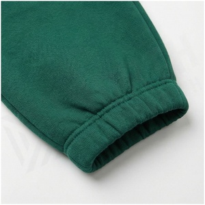 Conjunto Deportivo Unisex de Sudadera con Capucha Verde y Pantalones Jogger, 100% Algodón, Corte Holgado, Estilo Casual para Otoño - Product Image 6