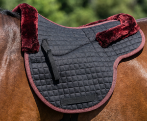 Tapis de selle semi-doublé pour cheval avec bordure en fausse fourrure |   Tapis de selle équestre absorbant les chocs |   Équipement d'équitation en gros - Product Image 2