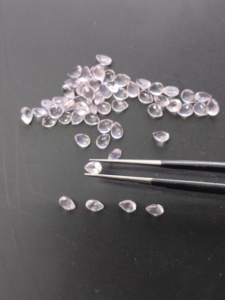 Cuarzo Rosa Natural, Corte Pera de 4x3MM, Rosa Rosado, Gema Suelta de la Mejor Calidad para Joyería - Product Image 1