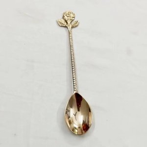 Cuillère en laiton avec long manche, motif feuilles et fleurs de rose, plaqué or, finition miroir, compatible lave-vaisselle, pour la maison et la vaisselle de mariage - Product Image 1