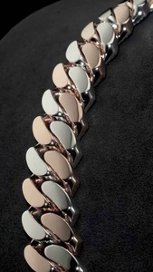 Chaîne cubaine en moissanite fabriquée en Inde, sertie de diamants, style hip-hop, collier bling-bling pour hommes, pour mariage, fêtes et événements, en vente - Product Image 5