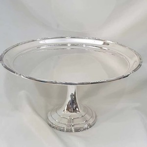 Support à gâteau en acier inoxydable personnalisable en gros, conçu pour des fins décoratives et fonctionnelles - Product Image 1