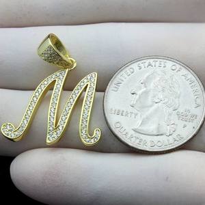 Pendentif lettre M serti de diamants Moissanite en argent 925, collier statement sans chaîne, vente en gros - Product Image 3