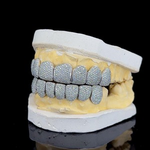 Grillz Dentales de Diamantes de Excelente Calidad con Molde Personalizado en Amarillo, Blanco y Plata, Disponibles en Grandes Cantidades - Product Image 5
