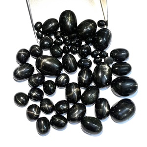 Lot de pierres précieuses en diopside noir cabochon, pierre d'astérisme, qualité commerciale pour la fabrication de bijoux et l'artisanat, avec petites fissures - Product Image 1