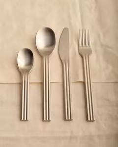 Ensemble de couverts élégants en acier inoxydable pour une table raffinée, vaisselle de luxe - Product Image 2