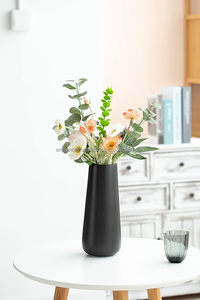 Jarrones de Metal de diseñador de alta calidad, decoración del hogar, rústico, moderno, elegante, brote de flor, acabado mate, forma redonda, ambiente, estilo de vida - Product Image 5