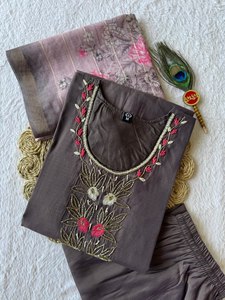 New Designer Women's Indian & Pakistani Clothing Collection Soft Cotton <b>Kurti</b> Set with Hand Work and Heavy Silk Dupatta - Product Image 3