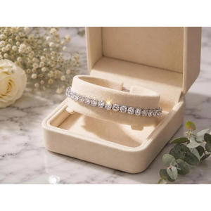 Bracelet classique rond avec pierres précieuses, finition argentée, bijoux minimalistes pour les fournisseurs en gros et les collections de détail - Product Image 1