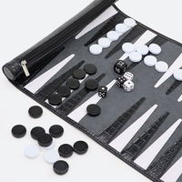 Jeu de backgammon de luxe en cuir avec accents en bois, design pliable, écologique et durable, options personnalisables