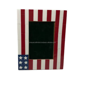 Cadre photo en bois fait main avec motif rayé vert, décoration d'intérieur contemporaine artisanale de designer pour table - Product Image 2