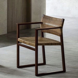 Silla Sencilla de Madera de Teca Maciza con Asiento y Respaldo de Ratán Tejido a Mano para Espacios Modernos Cálidos y Acogedores - Product Image 1