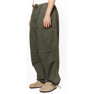 Pantalon de jogging ample en polyester pour homme, style streetwear, avec cordon de serrage à la cheville, coupe-vent, idéal pour la gym et l'entraînement – Qualité OEM supérieure - Product Image 2