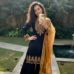 Ensemble Kurti Palazzo Noir de Créateur avec Dupatta Brodé Doré pour Femme – Tenue de Soirée Élégante, Costume Ethnique avec Broderie Zari et Fil - Product Image 1