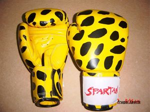 Gants de boxe Spartan jaunes et noirs à imprimé léopard, à doigts entiers, avec fermeture à lacets au poignet, pour adultes, entraînement et sparring - Product Image 1