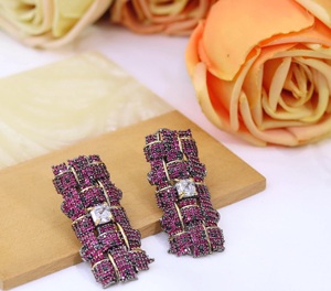 Pendientes de botón de latón chapado en oro de primera calidad con circonita cúbica para mujer, ideales para fiestas nocturnas, con brillos deslumbrantes. - Product Image 4