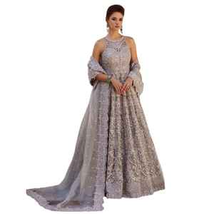 Deslumbrante Vestido de Novia con Corte Sirena, Apliques de Lentejuelas y Cola Larga, Perfecto para una Elegante Ceremonia Nupcial - Product Image 1