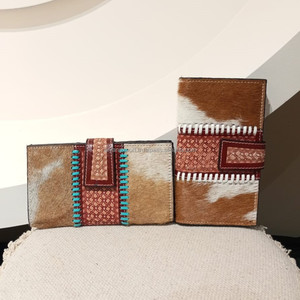 Pochette de sculpture usinée à la main Offre Spéciale étui de téléphone en cuir de fourrure de vachette à motifs occidentaux portefeuille élégant multi-usages portefeuilles de créateurs - Product Image 3