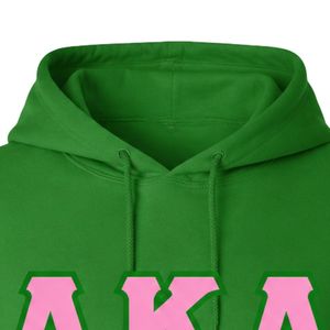 เสื้อฮู้ดดี้ปักลายผ้าทวิลสีเขียวฟอเรสต์แบบกำหนดเอง Alpha AKA พร้อมตัวอักษรสีชมพู ผ้าฟลีซแบบสวมหัว ยูนิเซ็กซ์ เสื้อผ้าชมรมกรีก รับผลิตแบบ OEM ODM - Product Image 2