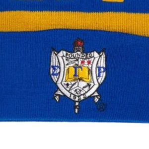 หมวกบีนนี่ SGRHO แบบกำหนดเอง ปักตราสัญลักษณ์ Sigma Gamma Rho สีน้ำเงินทอง สำหรับชมรมพี่น้องชาวกรีก พร้อมพู่ห้อย ถักไหมพรม สำหรับฤดูหนาว อุ่นสบาย มีขอบพับ - Product Image 4