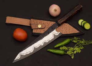 Cuchillo de Chef Hecho a Mano Personalizado, Hoja de Acero de Damasco Grabada, Mango de Cuero, Funda de Cuero, Cuchillo Profesional para Rebanar y Acampar, con Hoja Dentada - Product Image 4