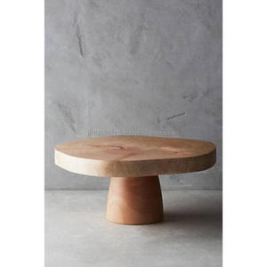 Support à gâteau en bois avec détails sculptés parfait pour les mariages, les réceptions, les anniversaires ou les événements de restauration haut de gamme - Product Image 3