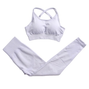 Conjunto de yoga de alto soporte con espalda cruzada y cuello redondo, leggings acanalados con costuras, top corto deportivo, ropa deportiva de 2 piezas, camuflaje, para gimnasio y entrenamiento - Product Image 1