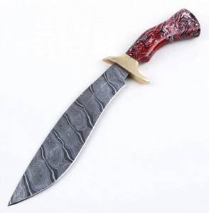 Couteau robuste à lame fixe en acier Damas, outil utilitaire extérieur, manche en résine marbrée rouge, garde en laiton - Product Image 5