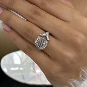 Bague Moissanite 2 carats taille émeraude avec halo et sangle fendue, en argent 925 original, bijou de mariée raffiné, cadeau pour partenaire - Product Image 5