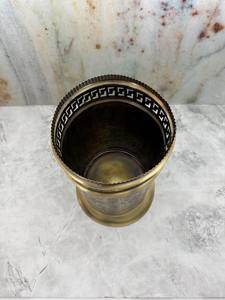 Cubo de basura antiguo de latón grabado con borde de clave griega, perfecto para habitaciones de lujo y decoración interior clásica, procedente de la India. - Product Image 6