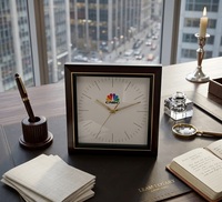 Horloge de bureau analogique carrée CNBC, mouvement à quartz silencieux, design minimaliste, prix de gros