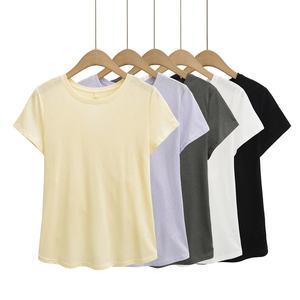 เสื้อยืดผู้หญิงสไตล์มินิมอล สีไอวอรี่อ่อน รุ่นเอสเซนเชียล 2026 ทรงเข้ารูป สีพื้น ผ้าฝ้าย แขนสั้น ลำลอง ใส่สบายสำหรับฤดูร้อน รุ่นเบสิค HD - Product Image 6