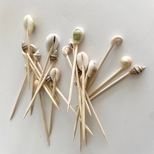 Brochetas de conchas marinas naturales, palillos de conchas para cócteles, decoración para bar tiki. - Product Image 6