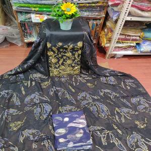 Tela de Vestido Tradicional Somalí para Niñas, Diseño Floral Jacquard Dirac Brasso, Base Negra, Última Moda 2026 - Product Image 1