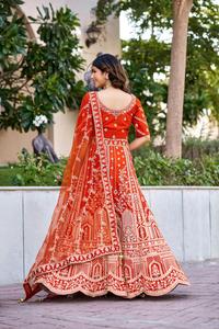 Vestido de novia de diseñador con bordado elaborado con zari, dori y hilo, lehenga de seda premium con blusa y dupatta de trabajo elaborado. - Product Image 4