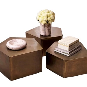 Table basse ronde en métal classique avec plateau en bois et marbre durable, design unique en métal martelé - Product Image 3