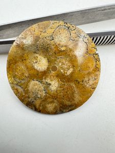 K Gems Cadran en Corail Naturel à Motif Unique et Inclusions, 31,50 mm, Plat, Épaisseur 0,90 mm, Pierre Libre pour la Fabrication de Montres, Classique et Élégant - Product Image 4