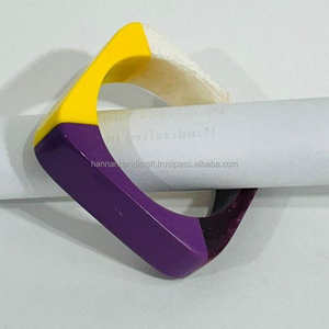 กำไลเรซิ่นสีน้ำเงินแดงดีไซน์ทันสมัยทำมือ  กำไลข้อมือสุดพิเศษสำหรับเพื่อนเจ้าสาว ของขวัญงานแต่งงาน งานฝีมืออื่นๆ - Product Image 4