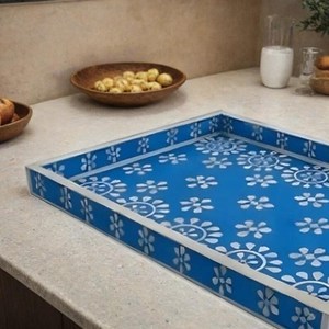 Bandeja Artesanal con Incrustaciones de Hueso: Decoración Boho Floral Azul - Product Image 1