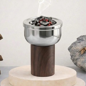 Ensemble luxueux de trois brûleurs d'encens dorés martelés à hauteur graduée, avec des dessus élégants à bordure en bois, pour les arômes d'intérieur - Product Image 6