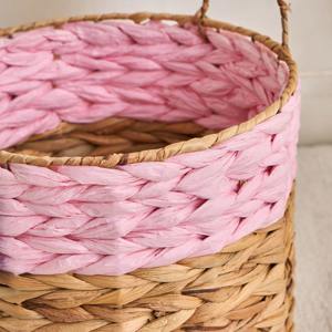 Paniers en jacinthe d'eau ornés de teinture rose, paniers de rangement faits à la main, vente en gros, écologiques, fabriqués au Vietnam - Product Image 3