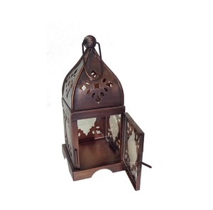 Lanterne hexagonale marocaine en métal avec découpes décoratives pour la décoration de la maison - Product Image 2