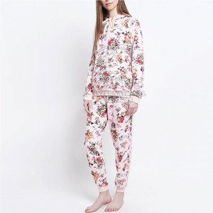 Classic Style Women Tracksuits For Fashionable Look Soft Fabric Tracksuits For Comfortable Wears - Product Image 2