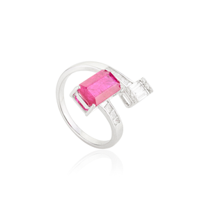 Anillo de Cóctel de Oro de 10K con Rubí Octogonal y Diamantes con Engaste Invisible para Mujer - Product Image 4