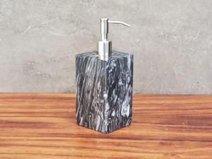 Elegante dispensador de jabón de mármol con bomba, perfecto para loción humectante, lavado de manos en salones y como accesorio decorativo para el baño. - Product Image 2