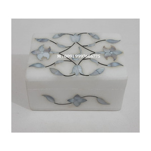Magnifique boîte à bijoux en marbre naturel incrusté, de forme rectangulaire avec un motif floral, utilisée pour la décoration de la maison et comme cadeau d'affaires - Product Image 5