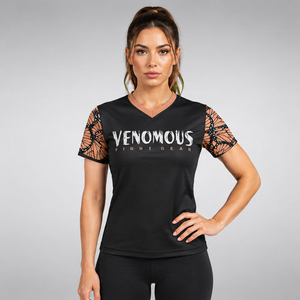 เสื้อยืดแขนสั้นสีดำ Venomous Fight Gear พิมพ์ลายผีเสื้อที่ด้านหลัง แห้งเร็ว ทรงสปอร์ต ชุดกีฬาสำหรับผู้ชายและผู้หญิง - Product Image 1