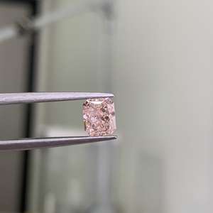 Diamants roses fantaisie cultivés en laboratoire CVD, taille Radiant, 1,39 ct/1,4 ct, pureté VVS, certifiés IGI, en vrac, pour la joaillerie - Vente en gros - Product Image 1