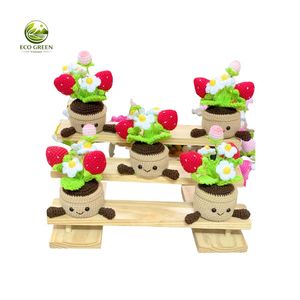 Pot de fleurs en crochet coloré en forme de fraise avec support en bois pour la décoration de bureau - Product Image 1